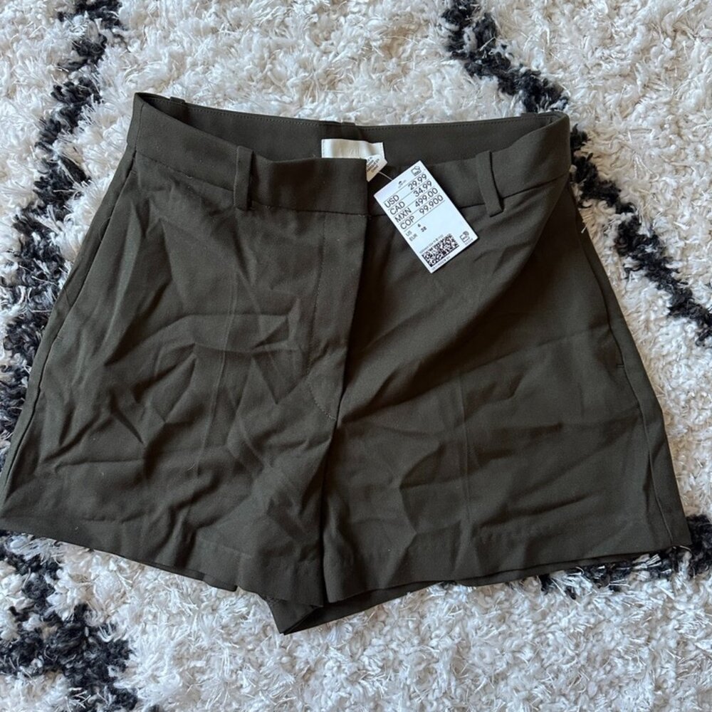 NWT H&M Army Green Dress Shorts - Size 6